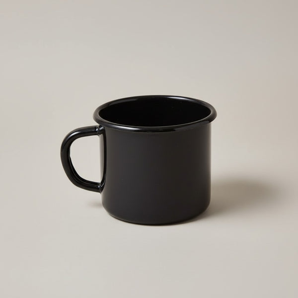Vaisselle Emaillée black enamel metal mug, 250ml capacity, with a classic handle. Ideal for hot or cold drinks.