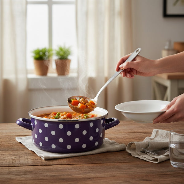 Vaisselle Emaillée purple enamel pot with white polka dots, 3.5L capacity, 22cm diameter, ideal for stews and soups.