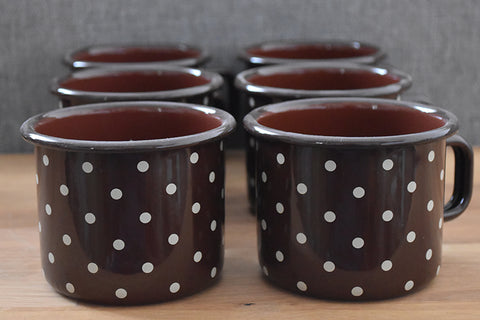 Mugs en métal émaillé - Chocolat à pois blancs - 500 ml - Lot de 6