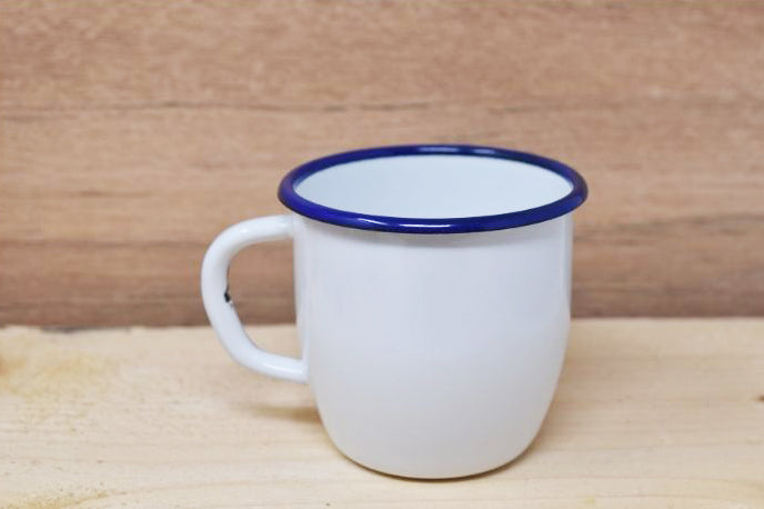 Mug en métal émaillé - Blanc à liseré bleu - Conique - 250 ml